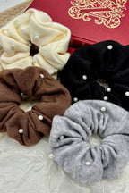 weicher Stoffscrunchie mit Perlen, Haargummi
